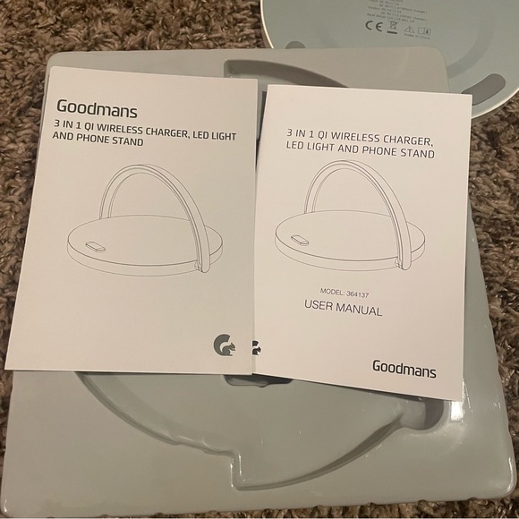 Goodmans 3 in 1 wireless fast charger, led light and phone stand - Picture 2 of 4